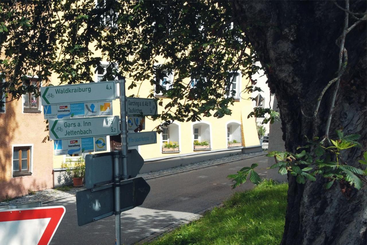 Stilvolle Wohnung Auf 50 M² Mit Parkplatz Und Wifi Kraiburg am Inn ภายนอก รูปภาพ