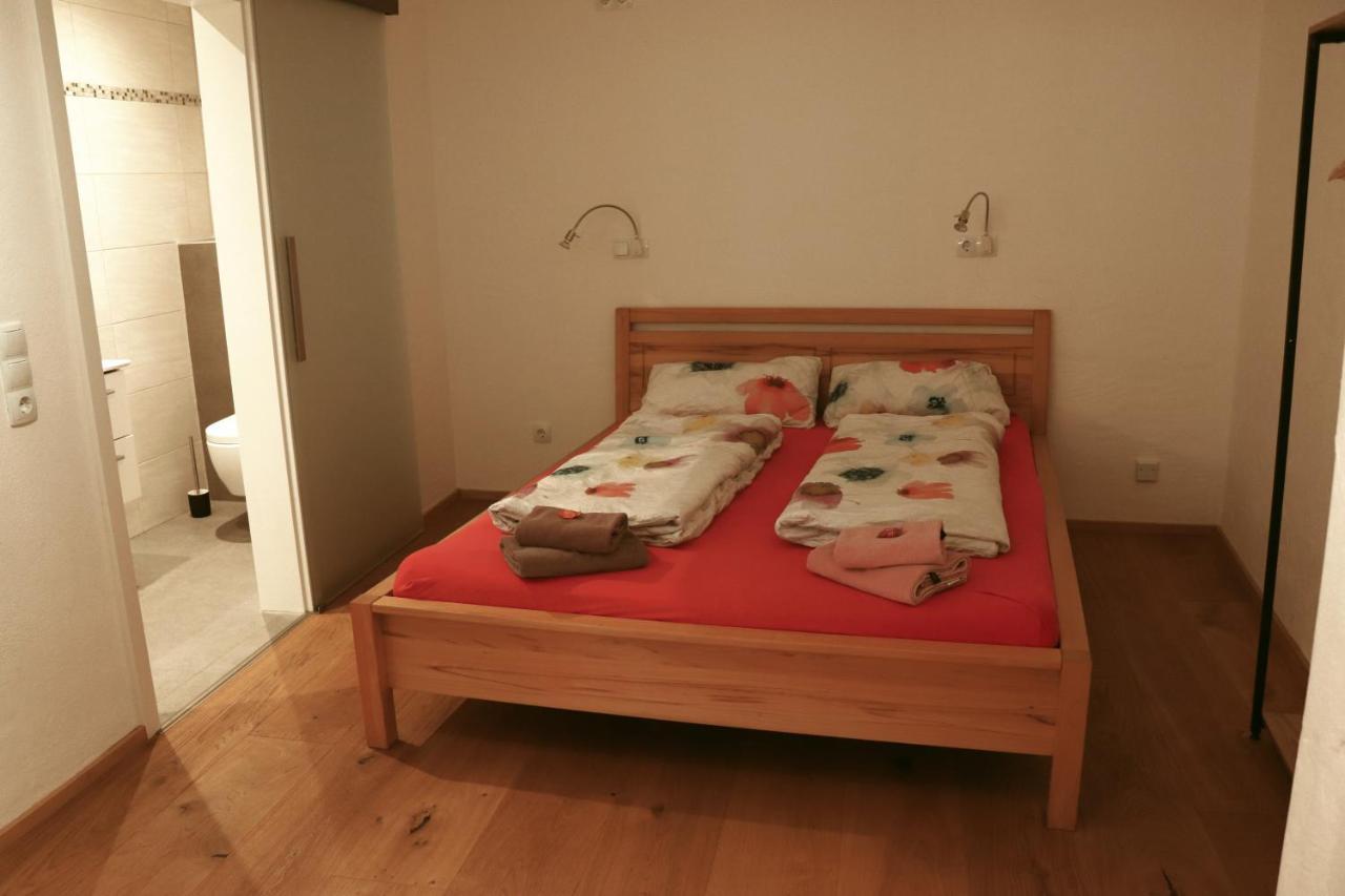 Stilvolle Wohnung Auf 50 M² Mit Parkplatz Und Wifi Kraiburg am Inn ภายนอก รูปภาพ