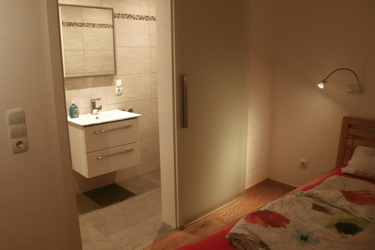 Stilvolle Wohnung Auf 50 M² Mit Parkplatz Und Wifi Kraiburg am Inn ภายนอก รูปภาพ