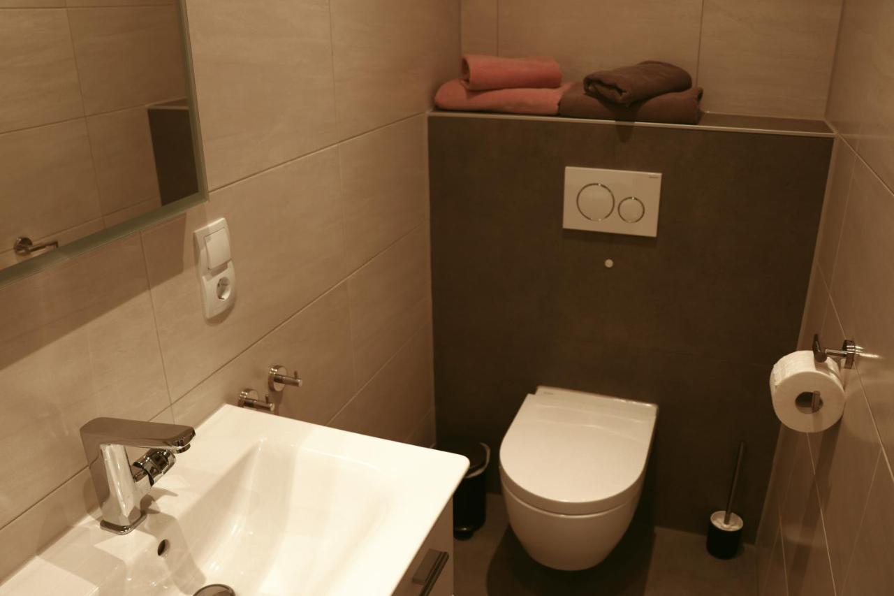 Stilvolle Wohnung Auf 50 M² Mit Parkplatz Und Wifi Kraiburg am Inn ภายนอก รูปภาพ